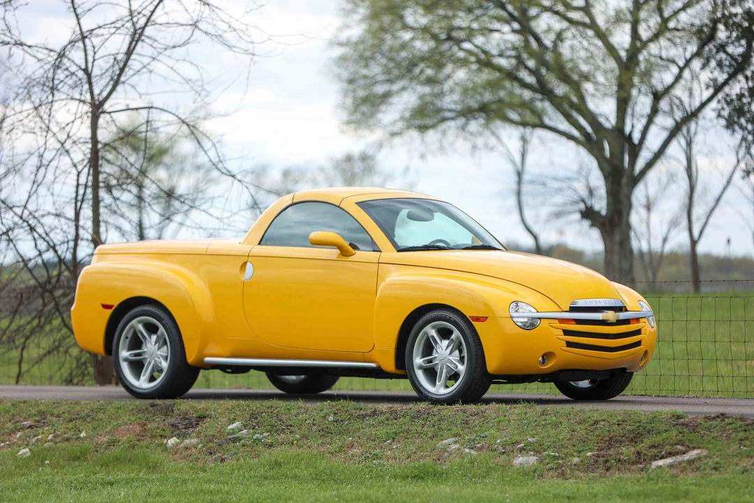 2004 Chevrolet SSR - Image 13 of 31