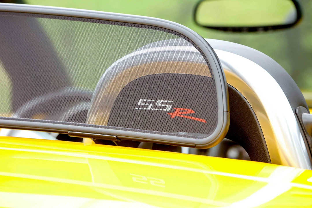 2004 Chevrolet SSR - Image 16 of 31