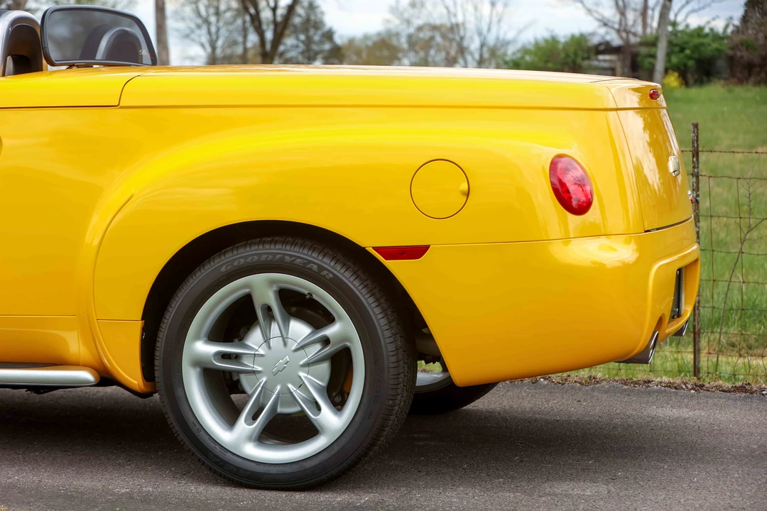 2004 Chevrolet SSR - Image 20 of 31