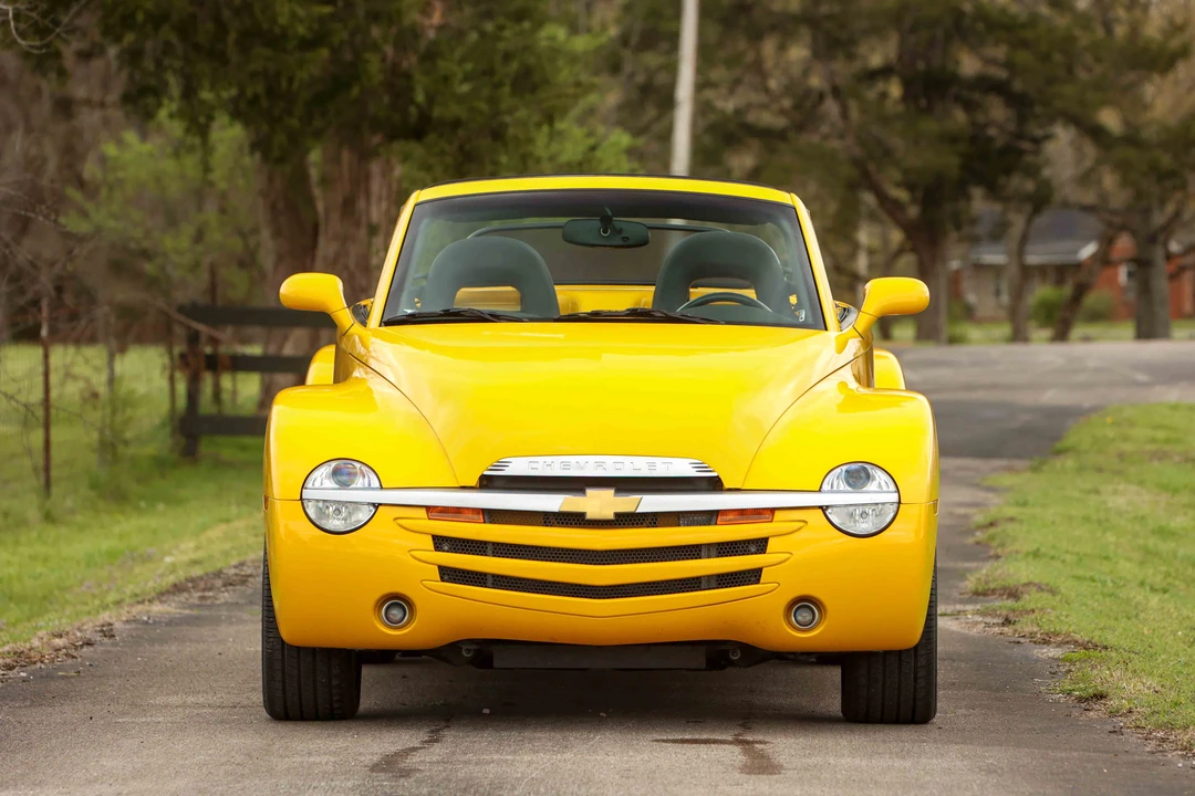 2004 Chevrolet SSR - Image 2 of 31