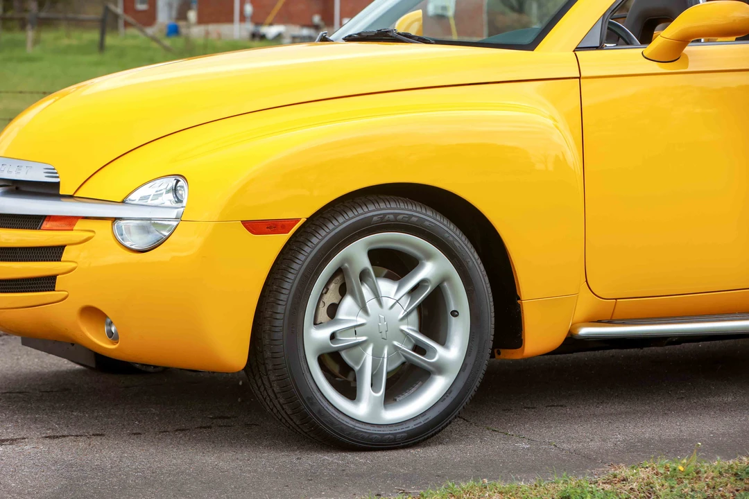 2004 Chevrolet SSR - Image 21 of 31