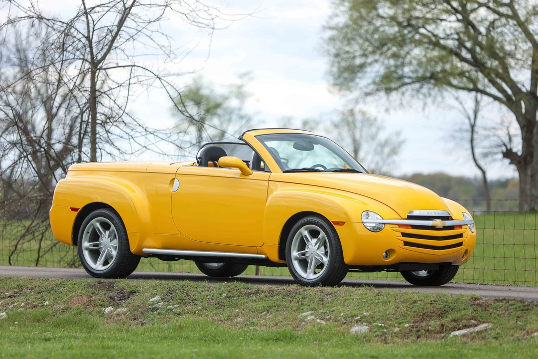 2004 Chevrolet SSR - Image 3 of 31