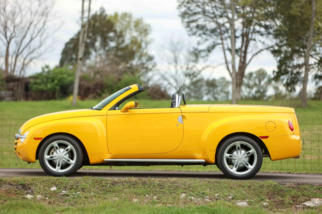 2004 Chevrolet SSR - Image 6 of 31