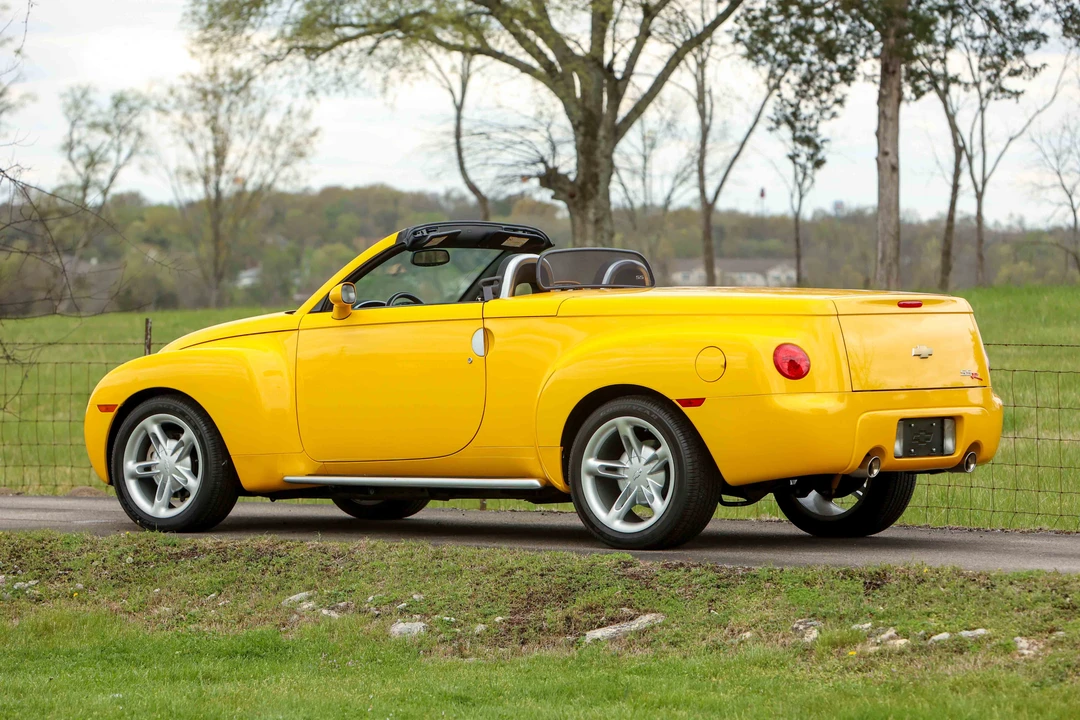 2004 Chevrolet SSR - Image 7 of 31