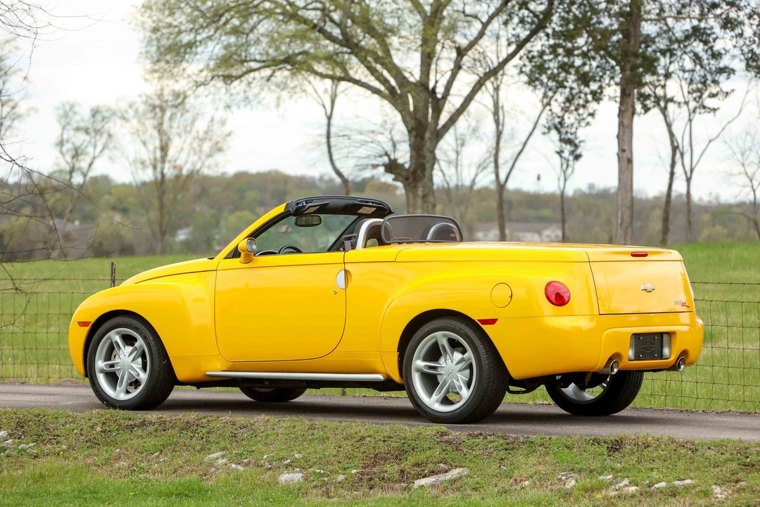 2004 Chevrolet SSR - Image 8 of 31