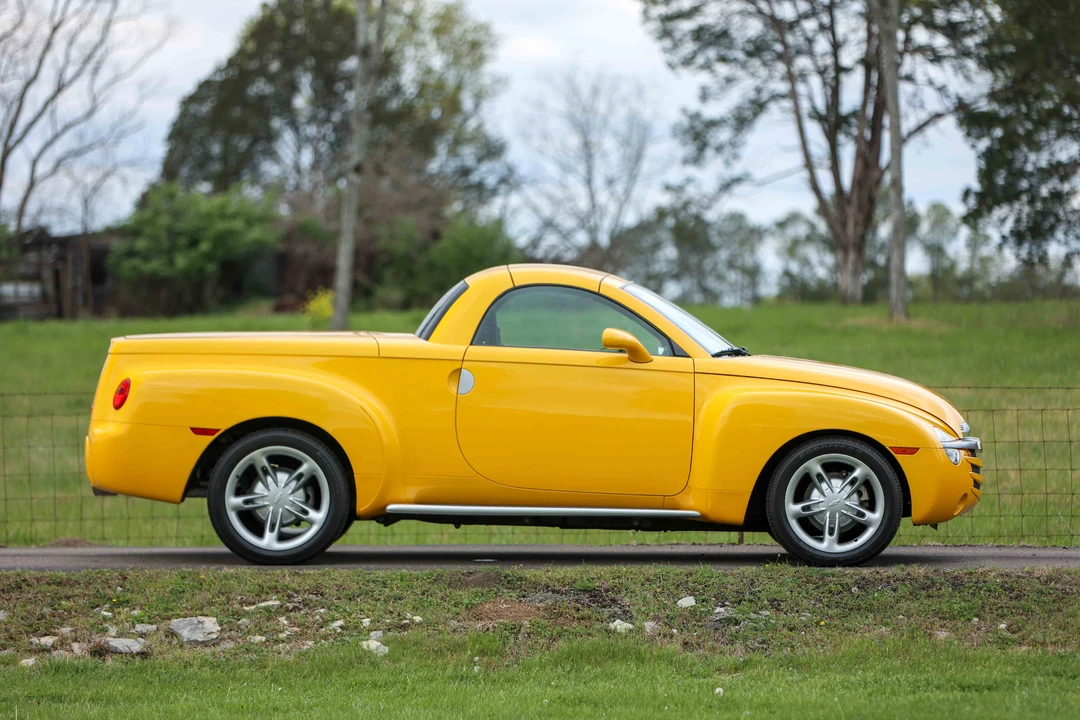 2004 Chevrolet SSR - Image 10 of 31
