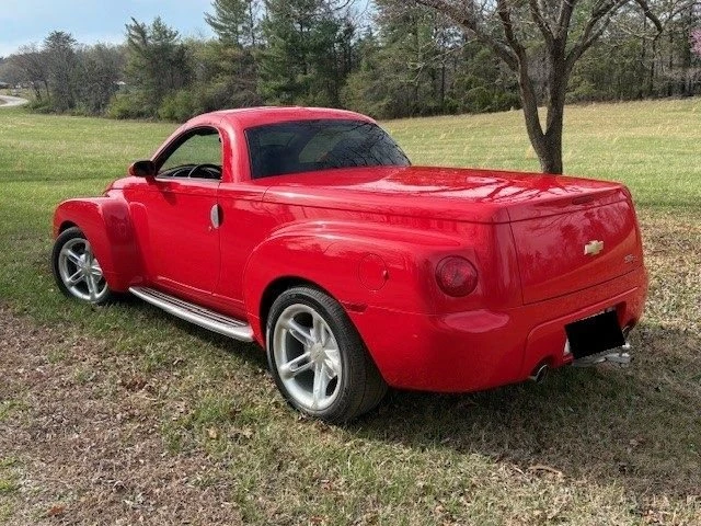 2004 Chevrolet SSR - Image 2 of 5