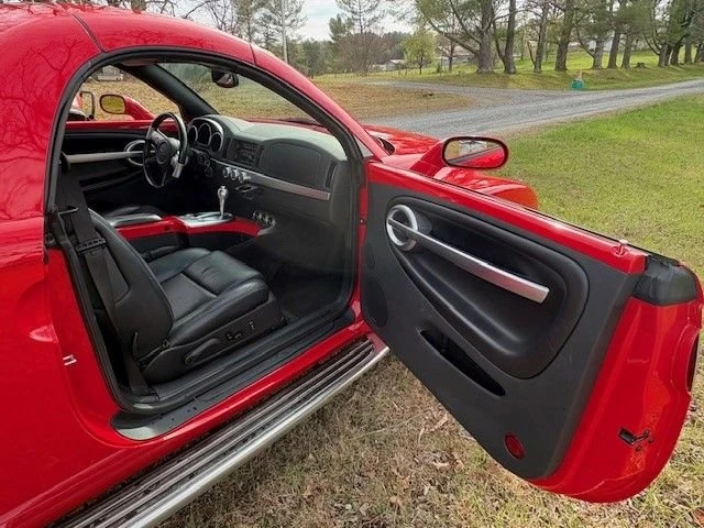 2004 Chevrolet SSR - Image 4 of 5