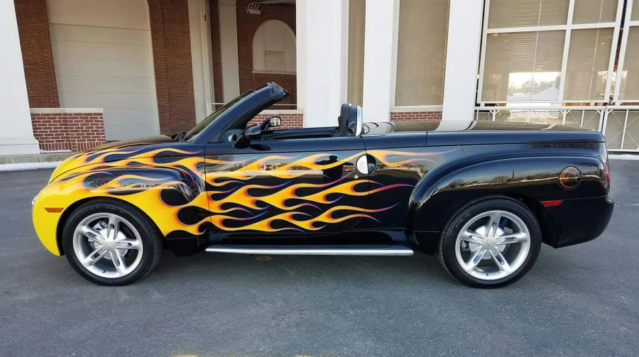 2004 Chevrolet SSR - Image 2 of 5