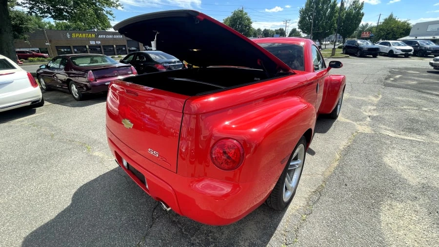 2004 Chevrolet SSR - Image 26 of 31