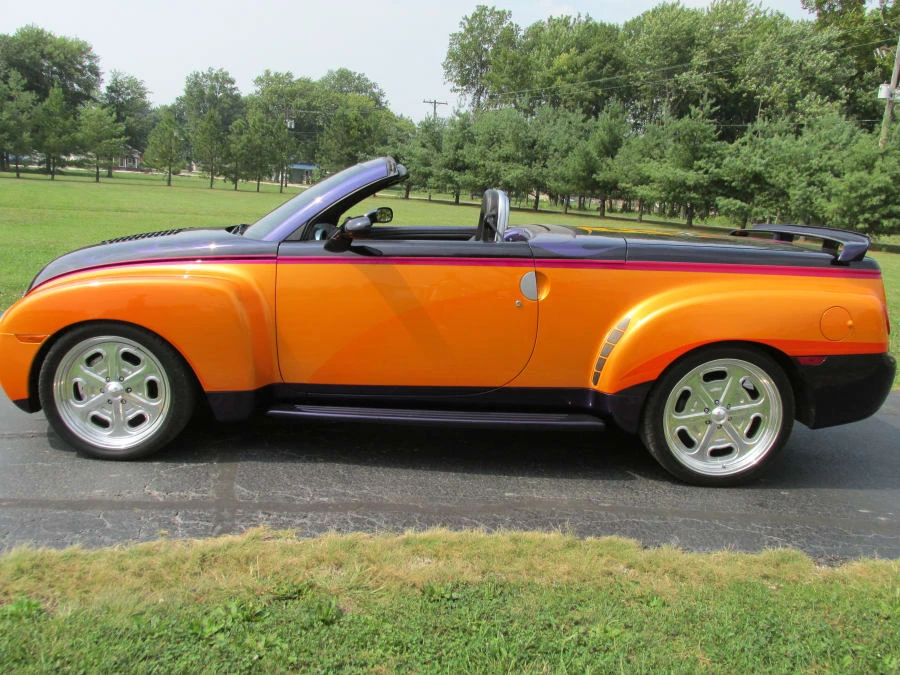 2004 Chevrolet SSR - Image 2 of 8