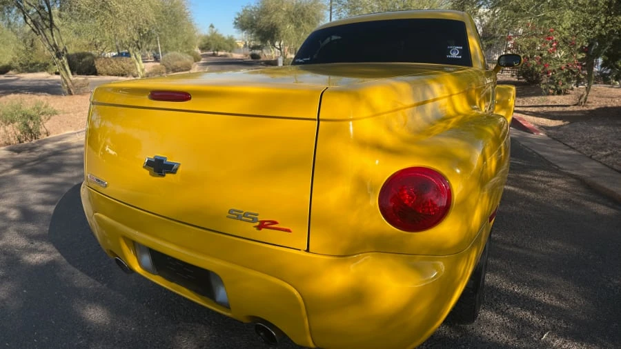 2004 Chevrolet SSR - Image 3 of 17