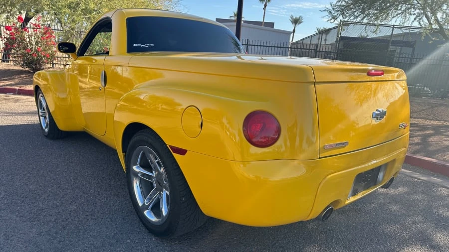 2004 Chevrolet SSR - Image 5 of 17