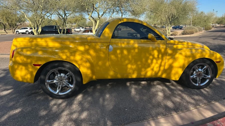2004 Chevrolet SSR - Image 2 of 17