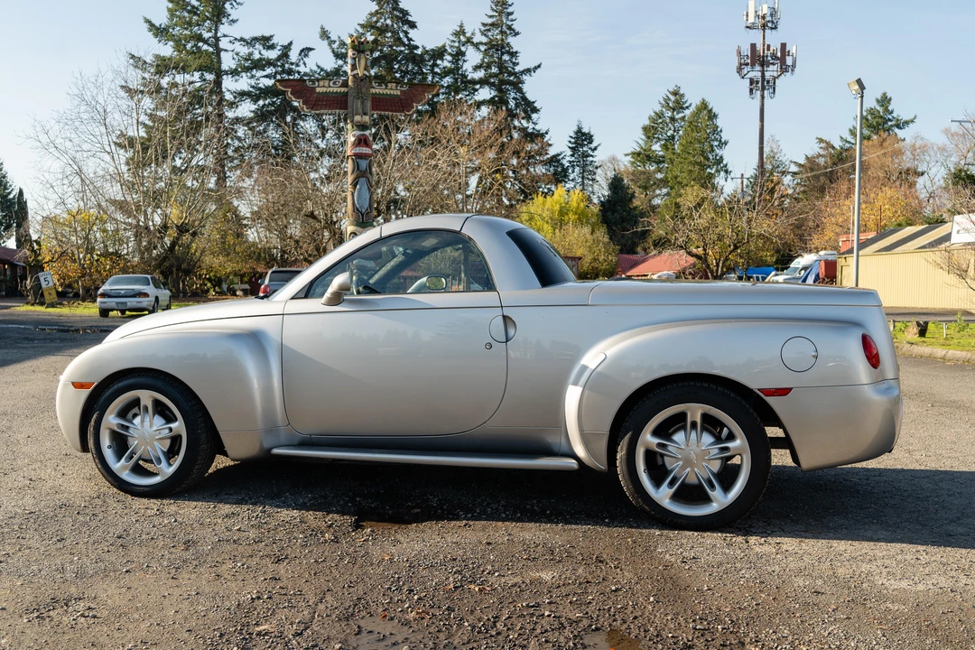 2004 Chevrolet SSR - Image 14 of 31