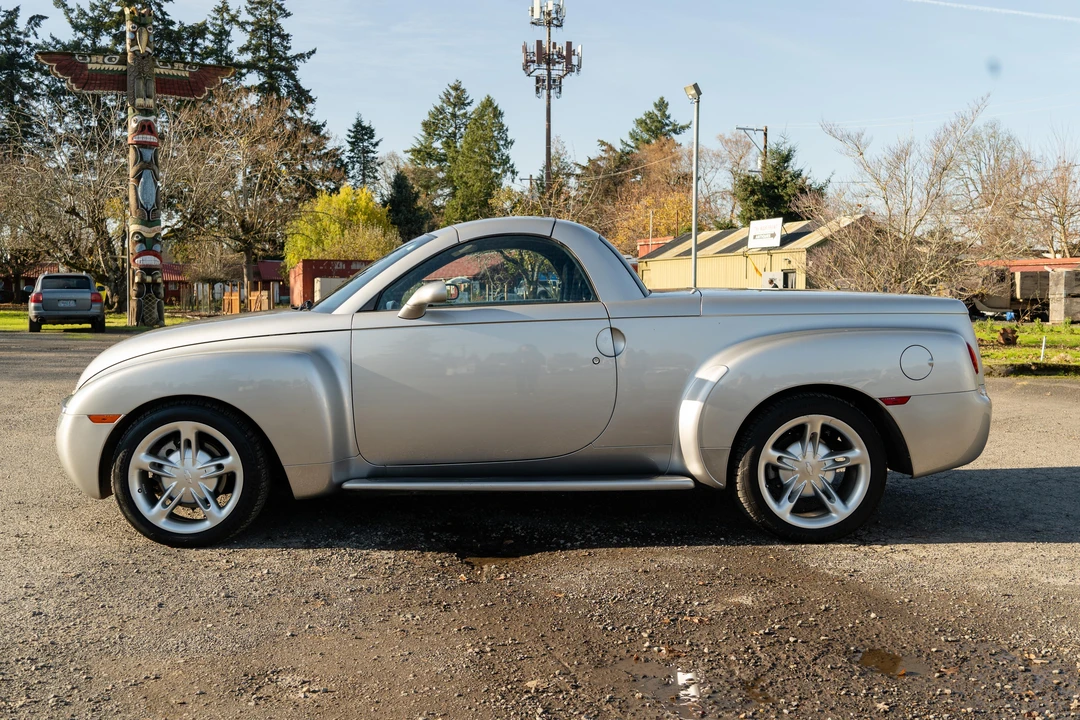 2004 Chevrolet SSR - Image 13 of 31