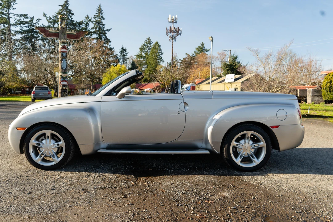 2004 Chevrolet SSR - Image 12 of 31