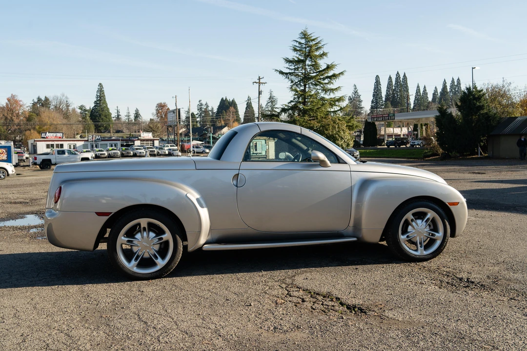 2004 Chevrolet SSR - Image 24 of 31