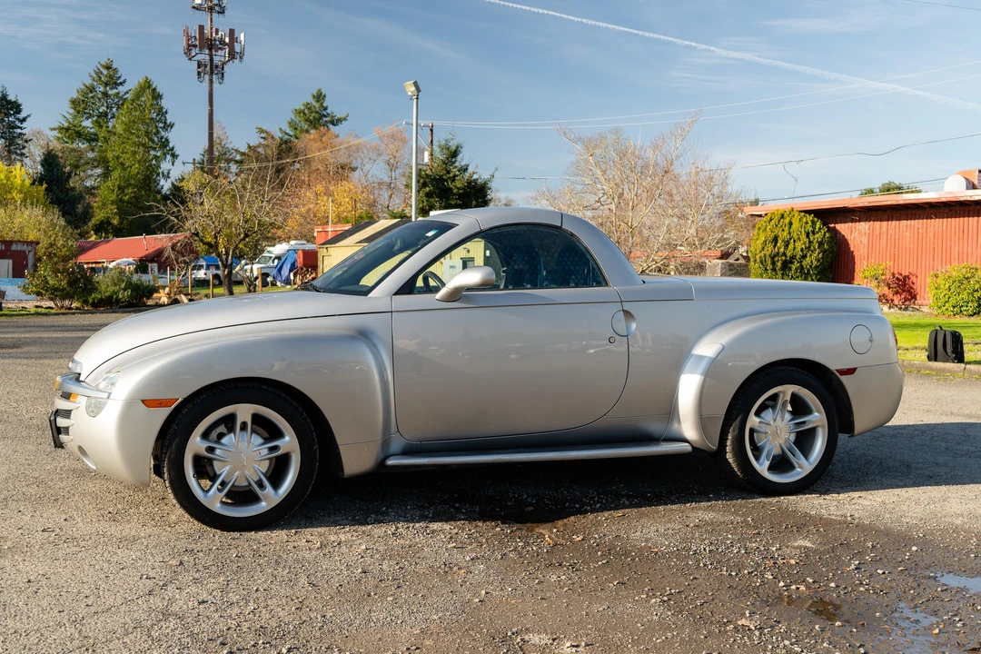 2004 Chevrolet SSR - Image 11 of 31