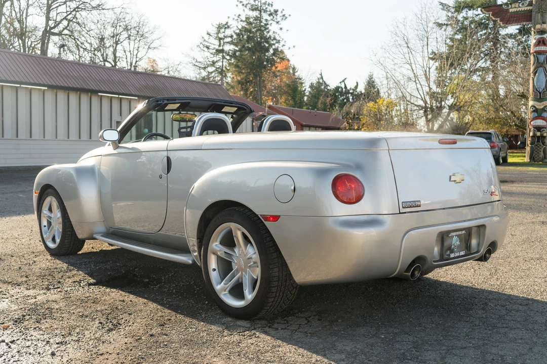 2004 Chevrolet SSR - Image 16 of 31