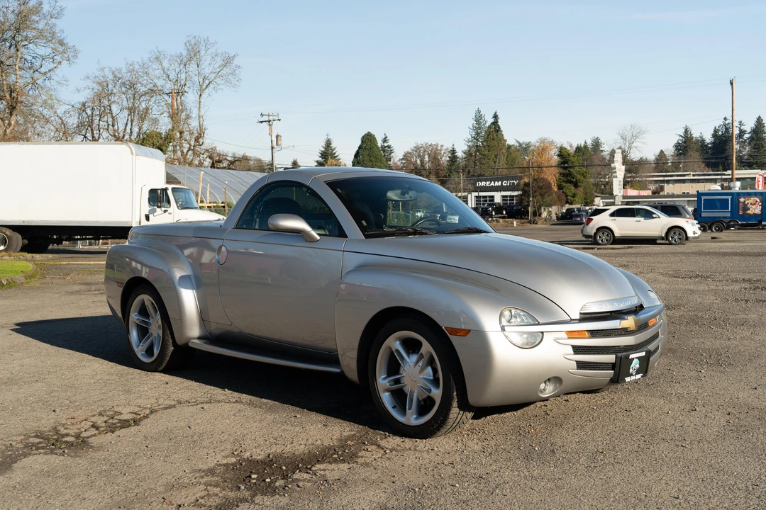 2004 Chevrolet SSR - Image 28 of 31
