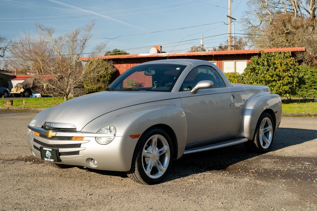 2004 Chevrolet SSR - Image 9 of 31