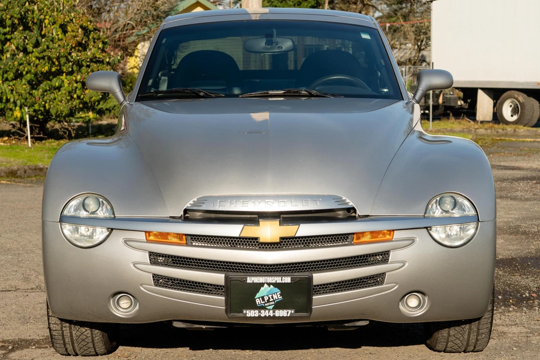 2004 Chevrolet SSR - Image 2 of 31