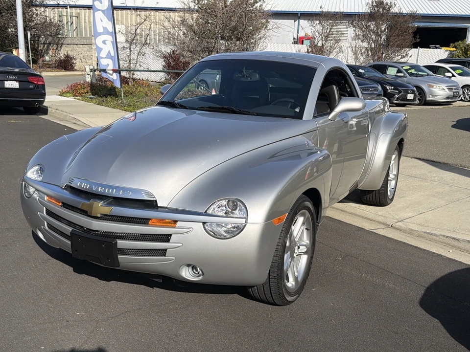 2004 Chevrolet SSR - Image 3 of 21