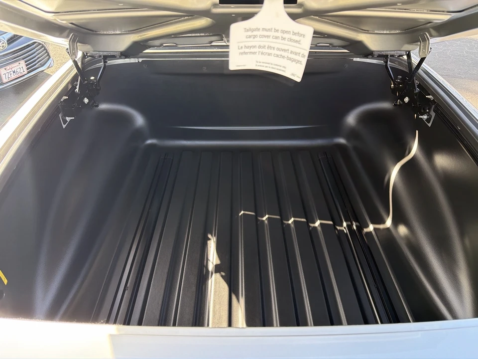 2004 Chevrolet SSR - Image 9 of 21
