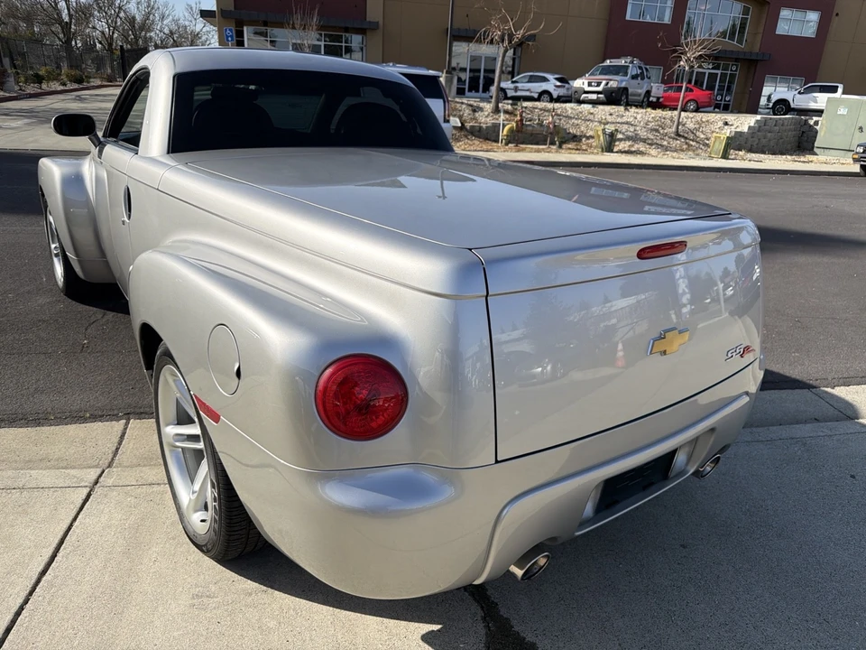 2004 Chevrolet SSR - Image 5 of 21
