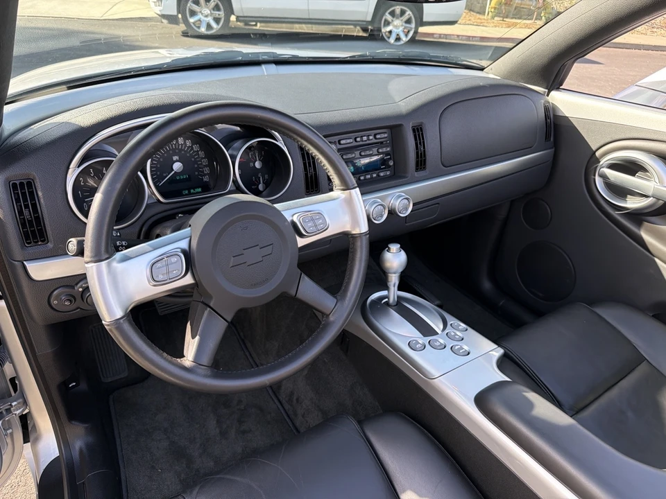 2004 Chevrolet SSR - Image 19 of 21