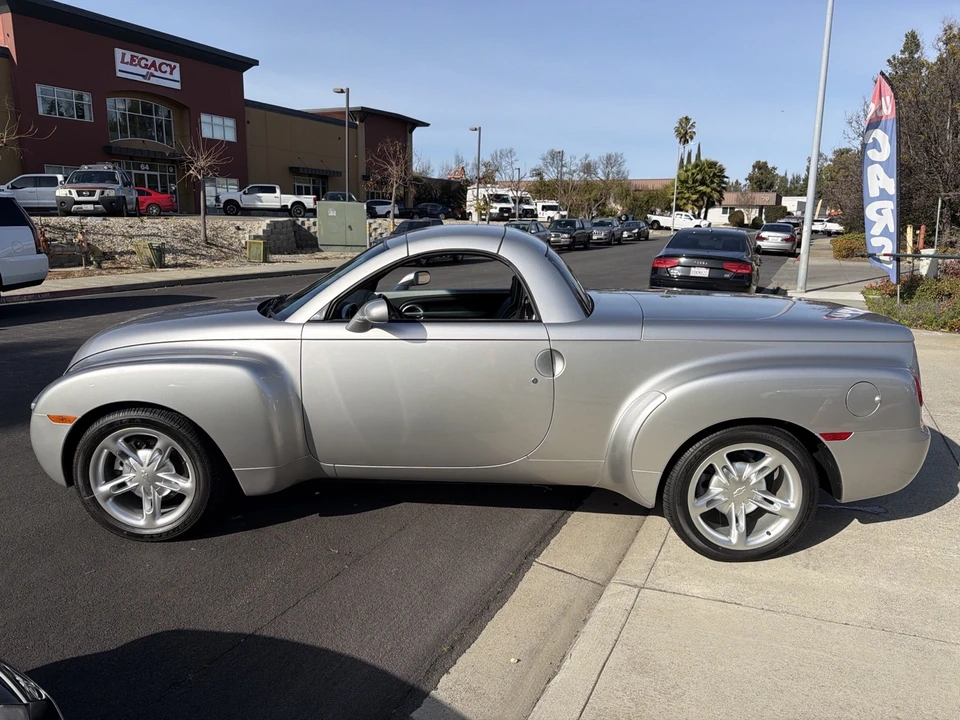 2004 Chevrolet SSR - Image 4 of 21