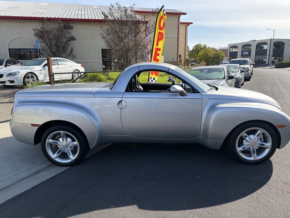 2004 Chevrolet SSR - Image 8 of 21