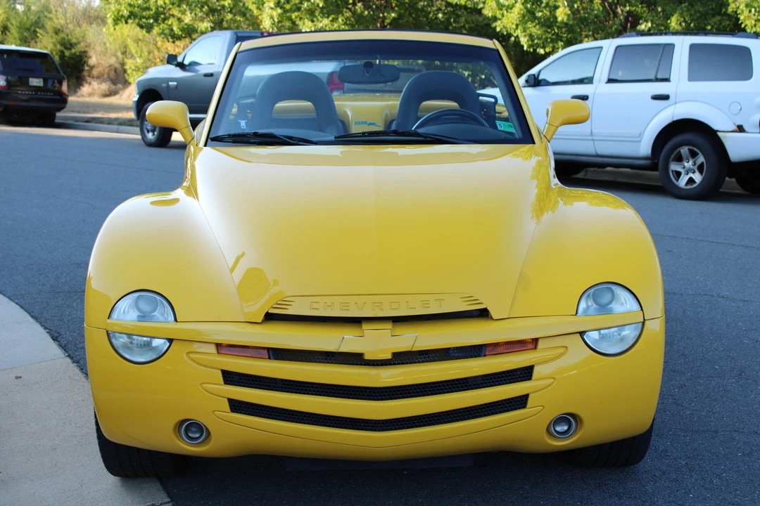 2004 Chevrolet SSR - Image 2 of 21