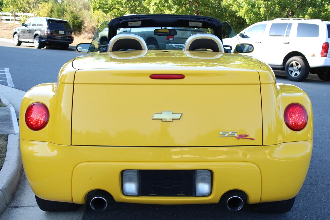 2004 Chevrolet SSR - Image 18 of 21