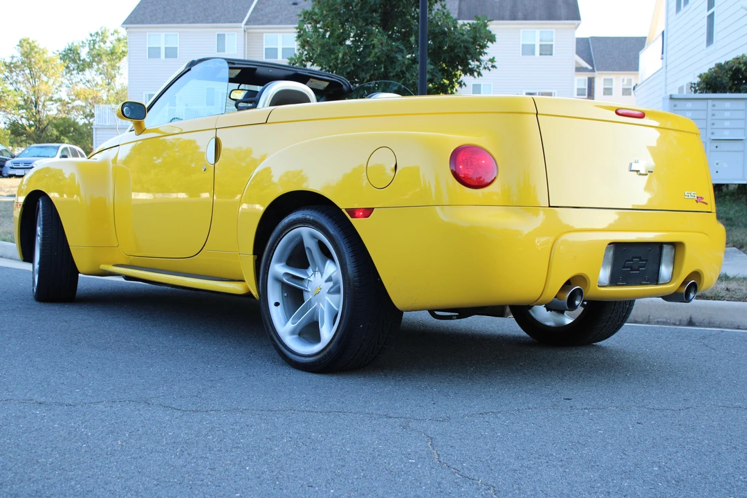 2004 Chevrolet SSR - Image 16 of 21