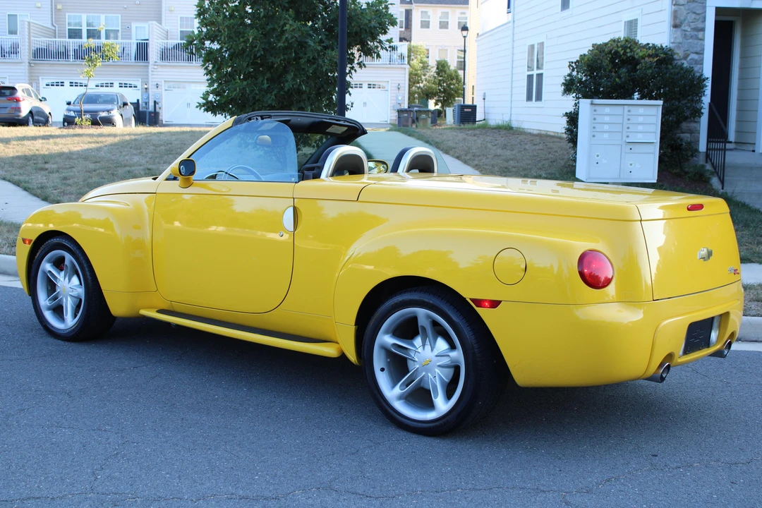 2004 Chevrolet SSR - Image 15 of 21