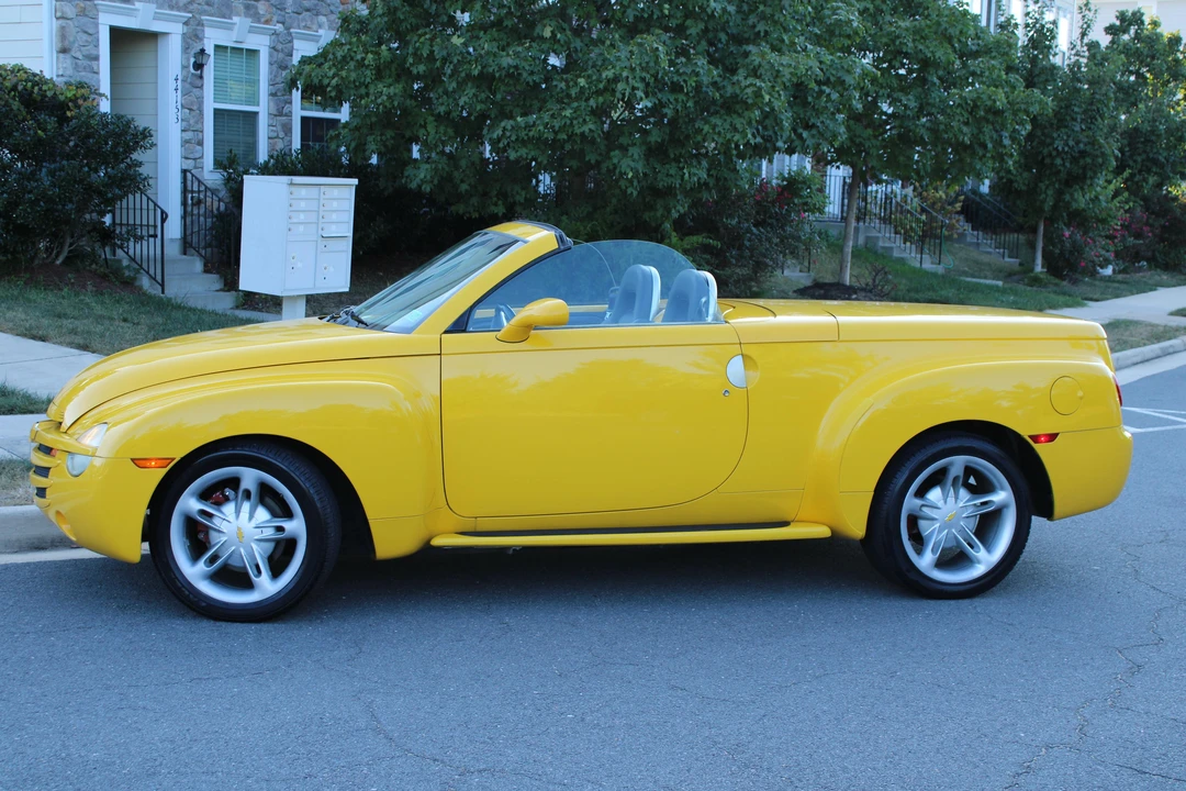 2004 Chevrolet SSR - Image 12 of 21