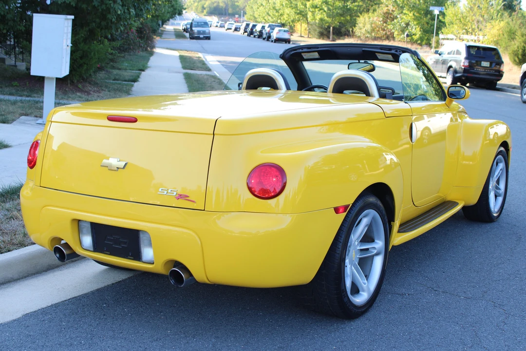 2004 Chevrolet SSR - Image 20 of 21