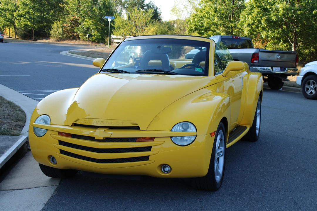 2004 Chevrolet SSR - Image 6 of 21