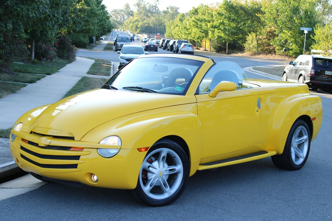 2004 Chevrolet SSR - Image 9 of 21