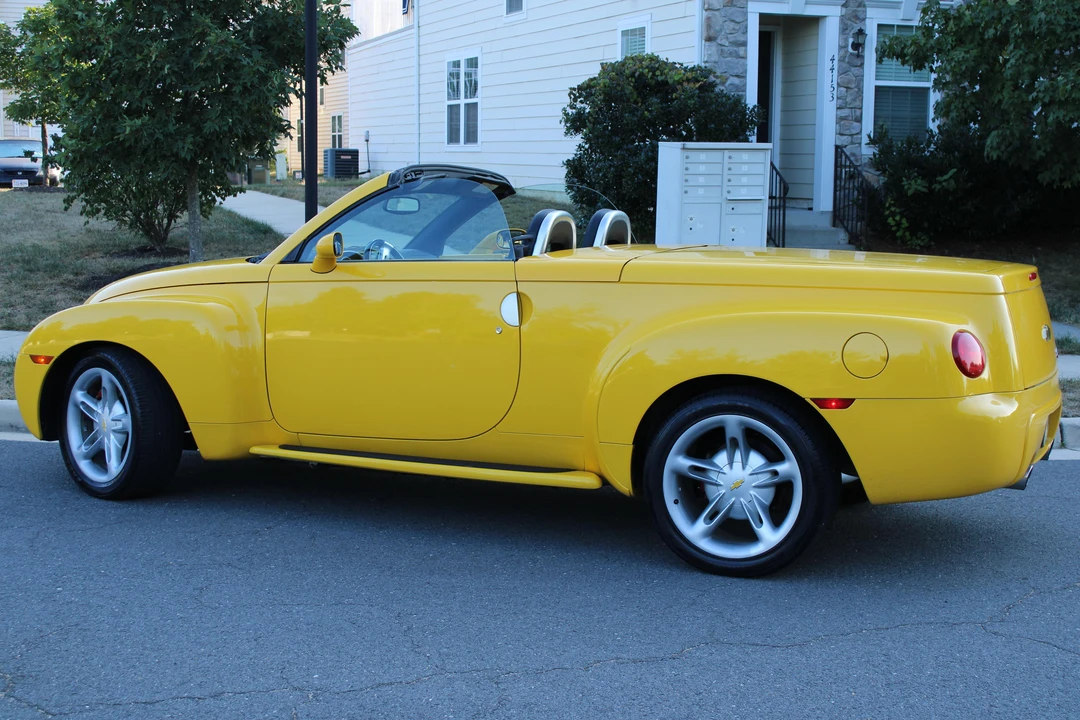 2004 Chevrolet SSR - Image 4 of 21