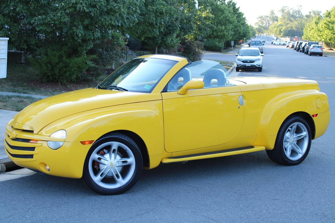 2004 Chevrolet SSR - Image 10 of 21