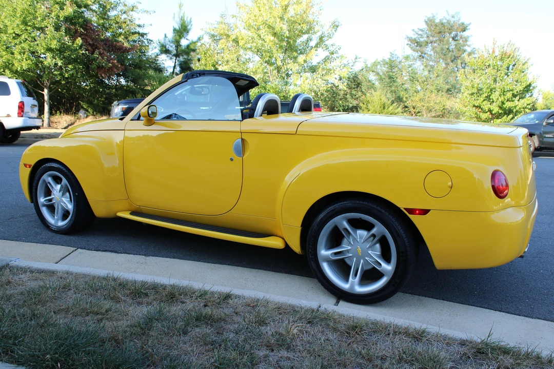 2004 Chevrolet SSR - Image 14 of 21