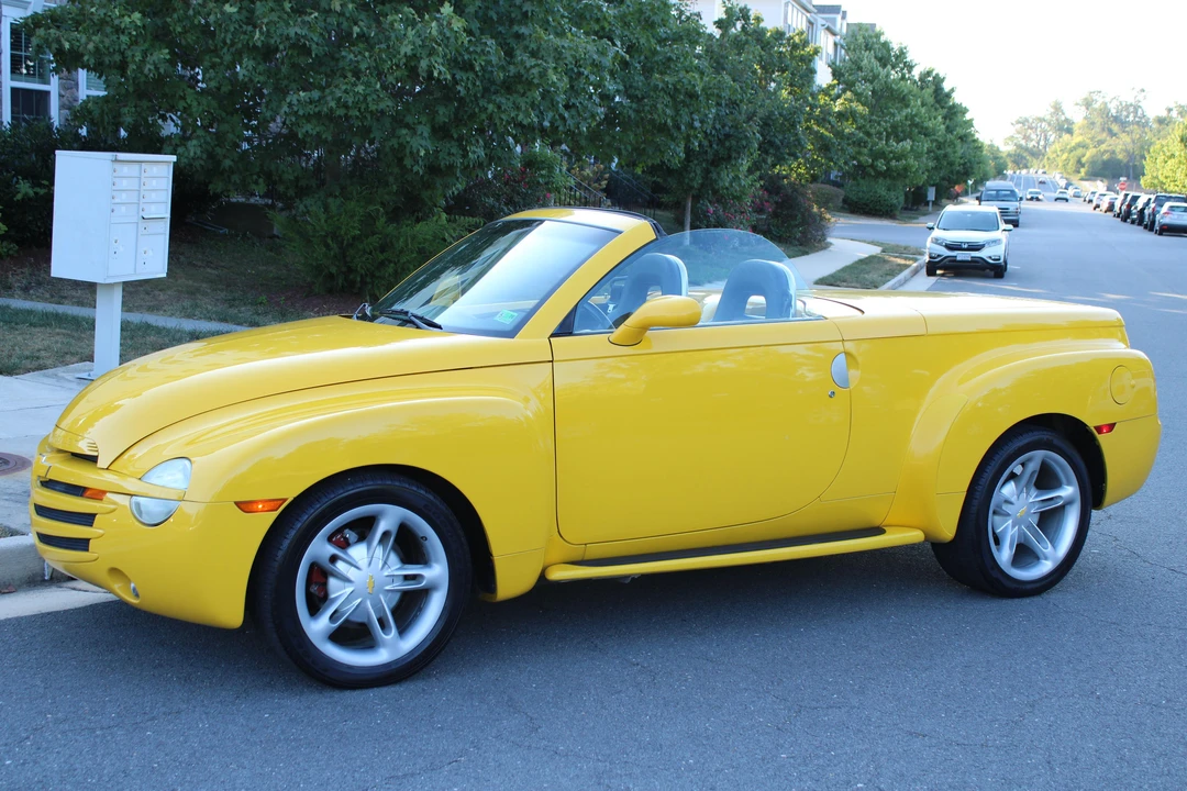 2004 Chevrolet SSR - Image 11 of 21