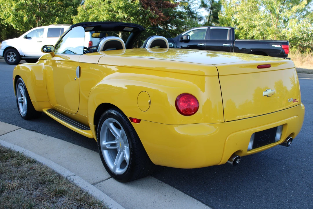 2004 Chevrolet SSR - Image 17 of 21