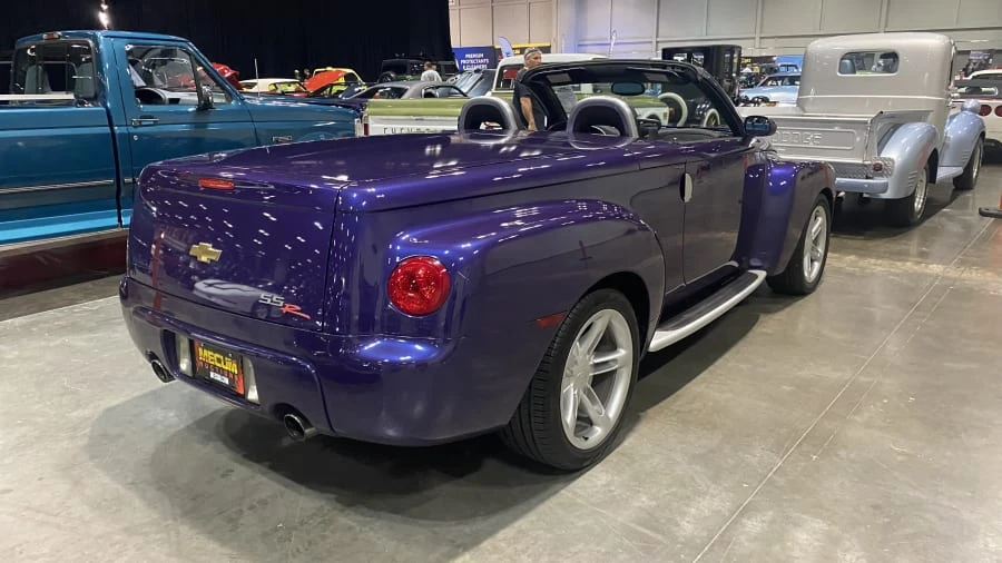 2004 Chevrolet SSR - Image 4 of 5