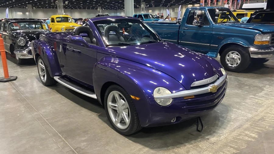 2004 Chevrolet SSR - Image 2 of 5