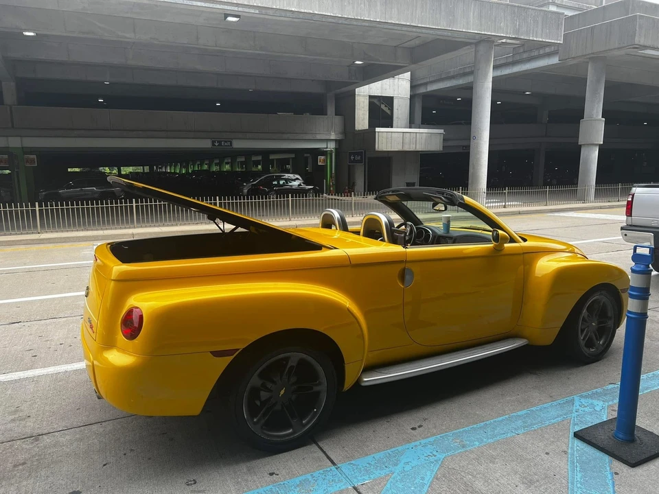 2004 Chevrolet SSR - Image 5 of 9