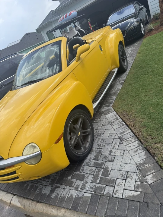 2004 Chevrolet SSR - Image 3 of 9